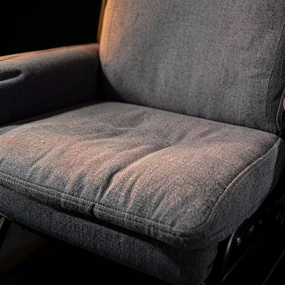 checking recliner seat support under the thigh